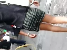 Madura puta en minifalda III