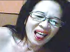 Pinay plays on cam