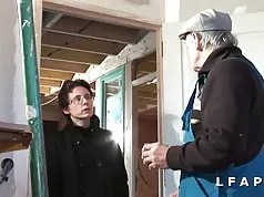 Mature francaise grave sodomisee dans un gangbang avec Papy