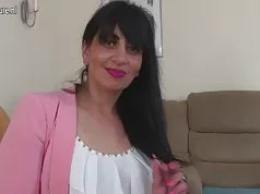 Arab mature mom from UK with hungry vagina