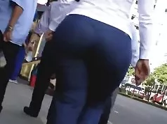 Candid Big Bubble Butt - Proud of her Ass
